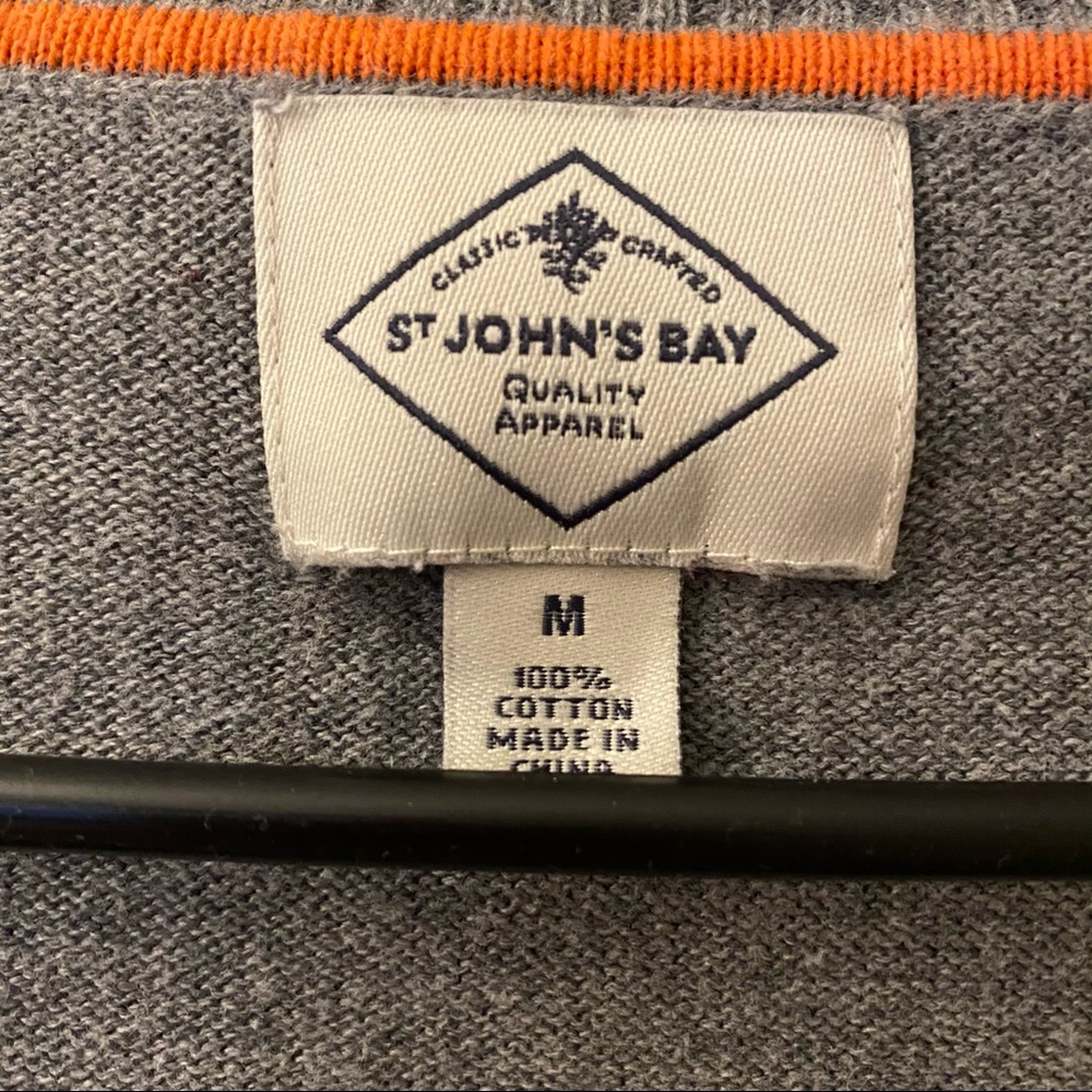 St John’s Bay Women’s V-Neck Sweater - Picture 3 of 3